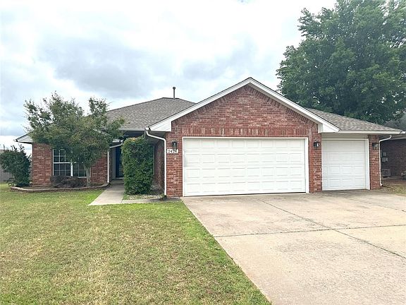 2nd image of 2424 Stonebridge Dr