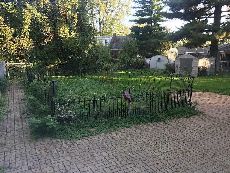 102 Gale Ave — Photo 5