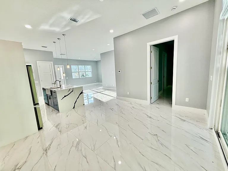 660 NE Moss Rose Pl — Photo 18