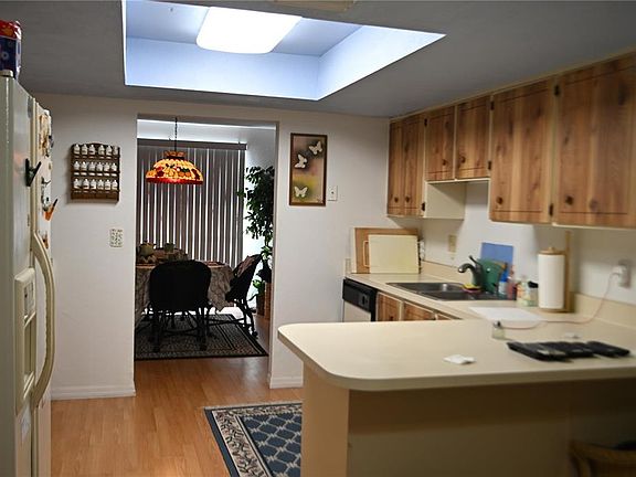 3rd image of 32 Fort Caroline Ln
