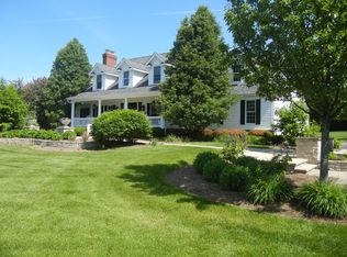 40W718 Campton Woods Dr, Saint Charles, IL 60175