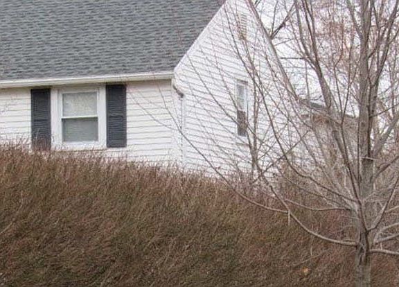 3rd image of 338 Rogers Pkwy