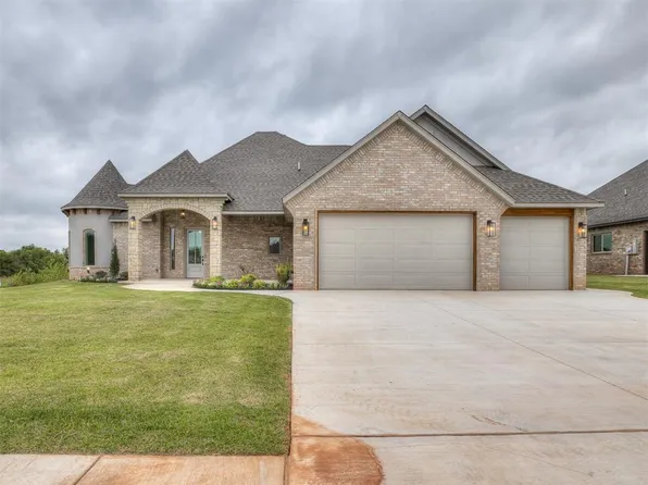 2114 W Cole Dr, Mustang, OK 73064