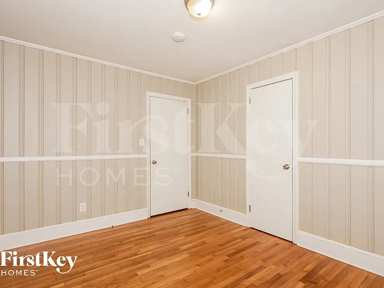 1421 Waddell St — Photo 10