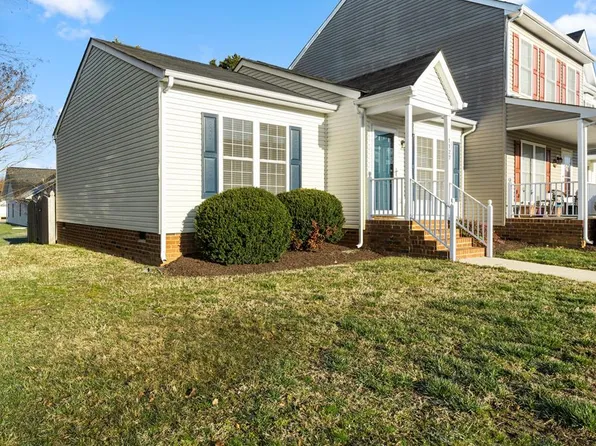 1127 Settlers Landing Dr, Tappahannock, VA 22560