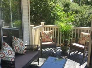 27 Marina View Dr, Sewaren, NJ 07077