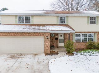 1517 S Riverdale Dr, Appleton, WI 54914