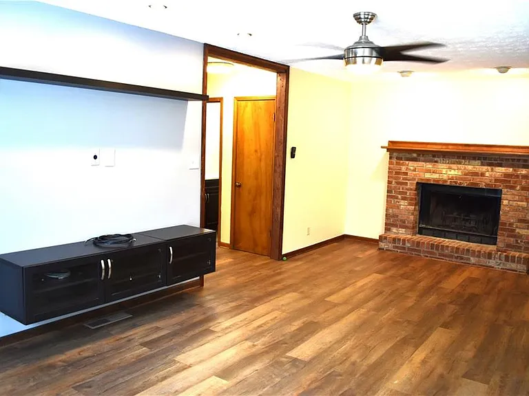 2264 Post Oak Dr — Photo 6