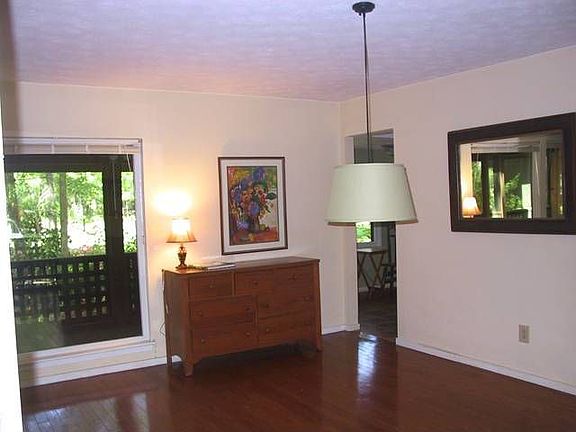 2nd image of 15 Northlake Dr