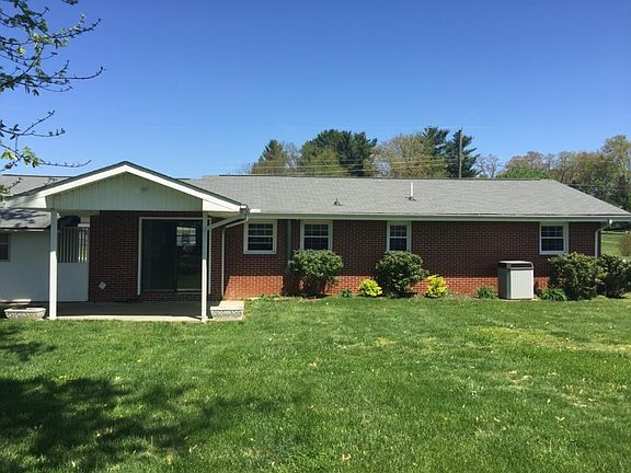 3rd image of 115 Tall Oak Cir