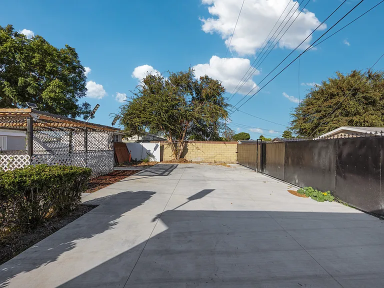 10462 Poona Dr — Photo 71