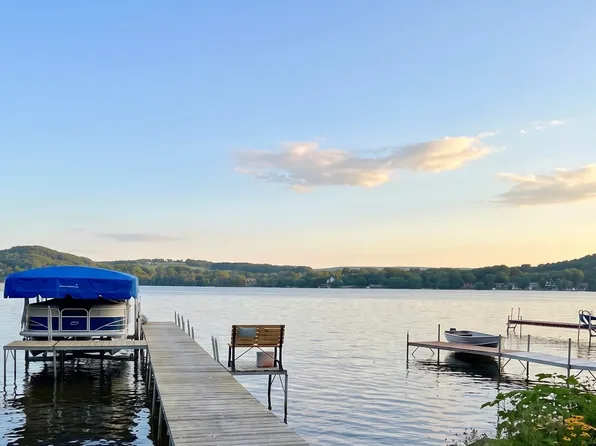 W10894 Fox Glen Rd, Poynette, WI 53955