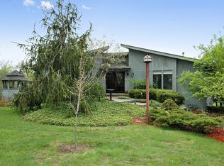 525 Oak Knoll Rd, Barrington Hills, IL 60010