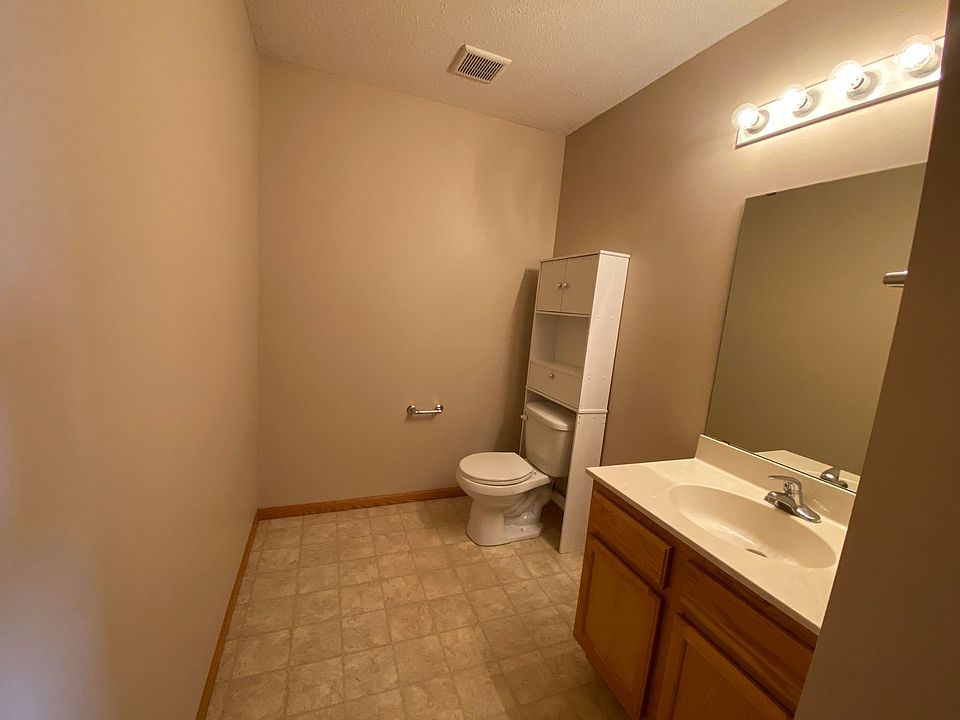 2nd image of 1639D Gunston Dr