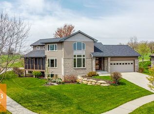 824 Woods Glen Ct, Deforest, WI 53532