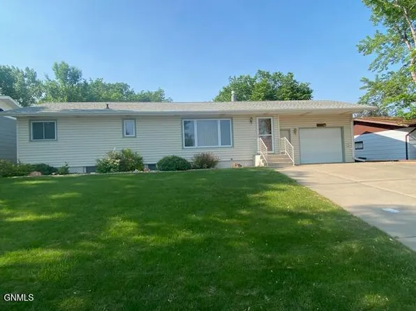 124 9th St NE, Beulah, ND 58523