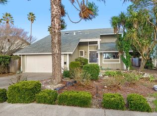 25 Del Oro Lagoon, Novato, CA