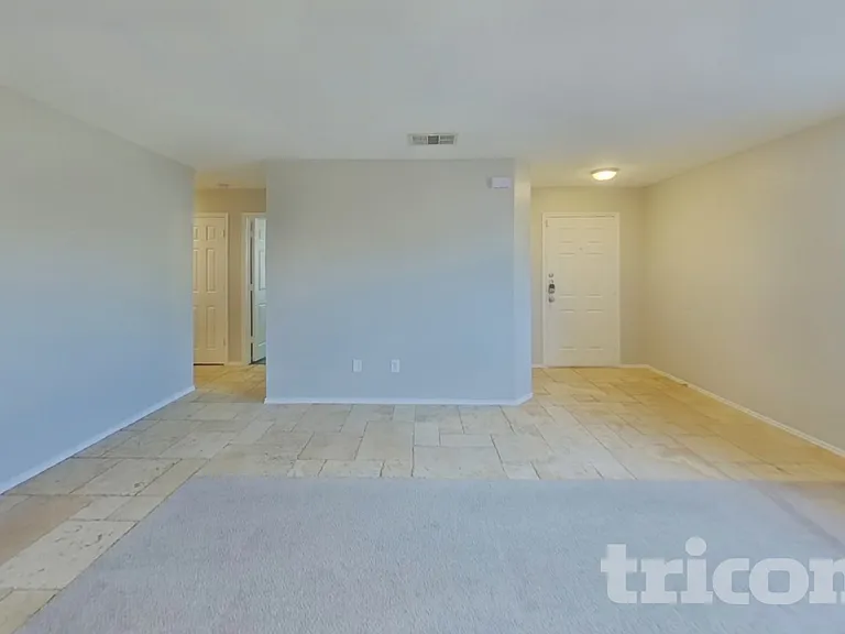 4000 Sapphire Ln — Photo 3