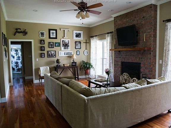 2nd image of 224 Cox Ln
