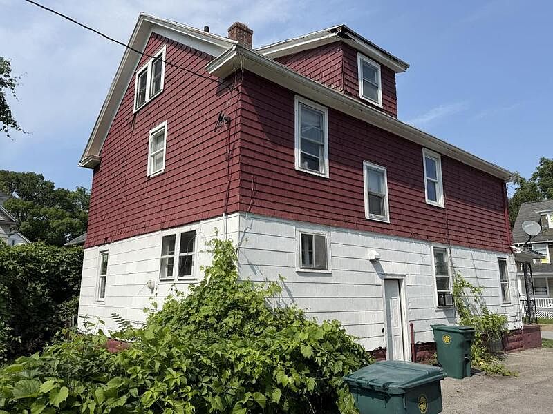 1st image of 107 Sterling St