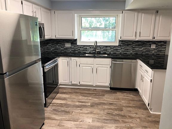 5th image of 3445 Saigon Dr