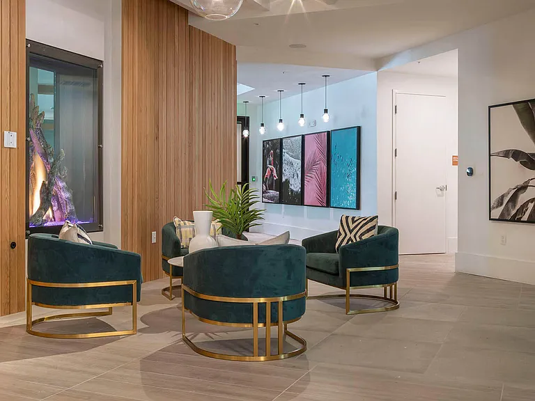 Essex Luxe Apartments — Photo 34