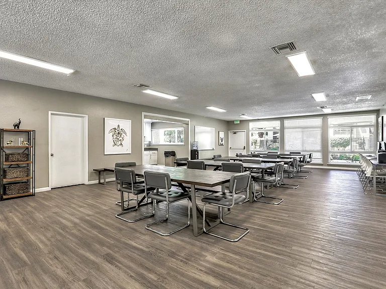 Santa Teresa Apartments — Photo 9