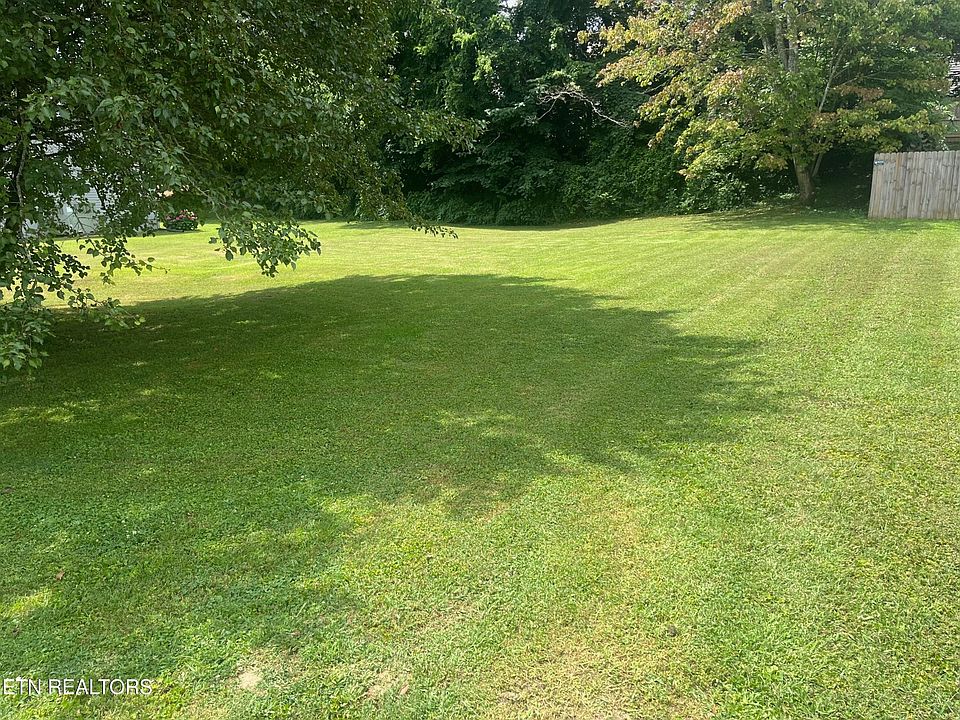 2nd image of 212 Doe Run Blvd