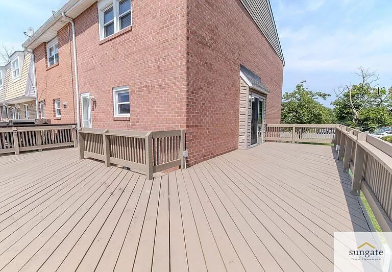 945 Stormont Cir — Photo 32