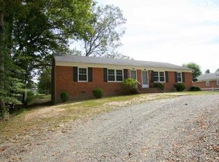 214 & 216 Broaddus Ave, Bowling Green, VA 22427