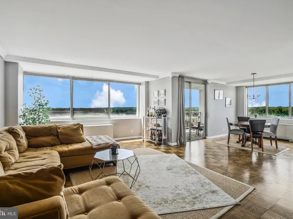 301 N Beauregard St APT 806, Alexandria, VA 22312