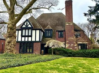 2838 Montgomery Rd, Shaker Heights, OH 44122