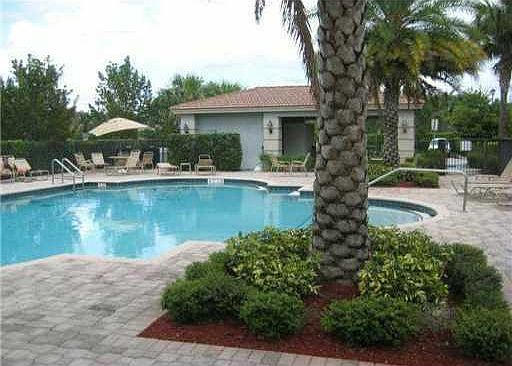 4th image of 156 E Astor Cir #156