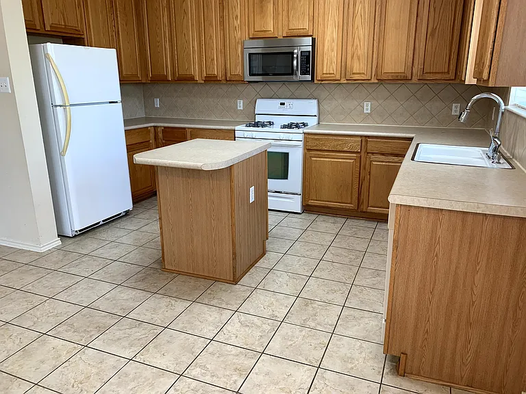 10705 Beard Ave — Photo 8
