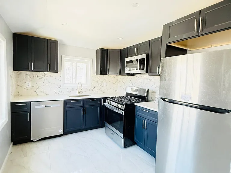 13922 Lakewood Ave #2F — Photo 5