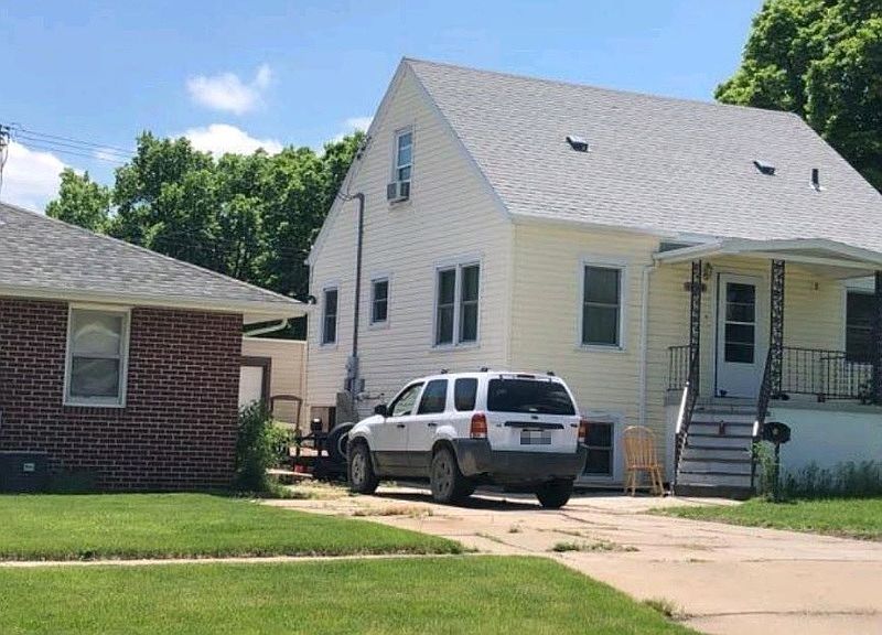2nd image of 1404 E 2nd St