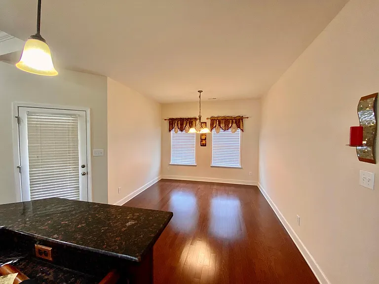 115 Woodvale Dr — Photo 10