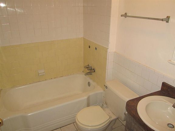5th image of 2906 W Lee St