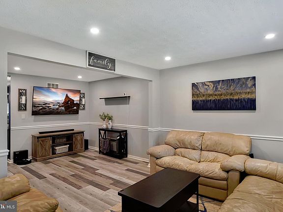 2nd image of 1460 Landis Cir