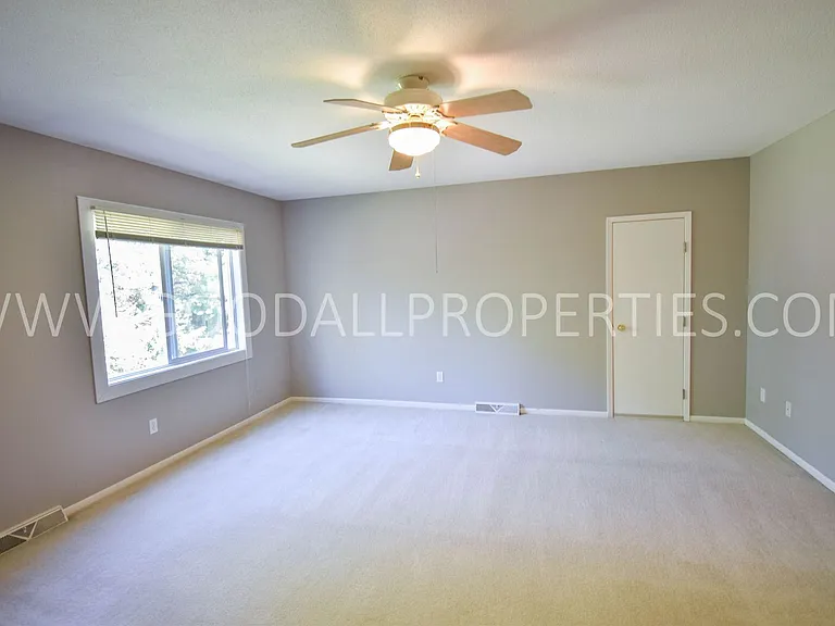 716 Knolls Ct — Photo 10