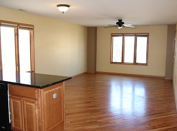 4th image of 3126 Oak Park Ave Unit 3N