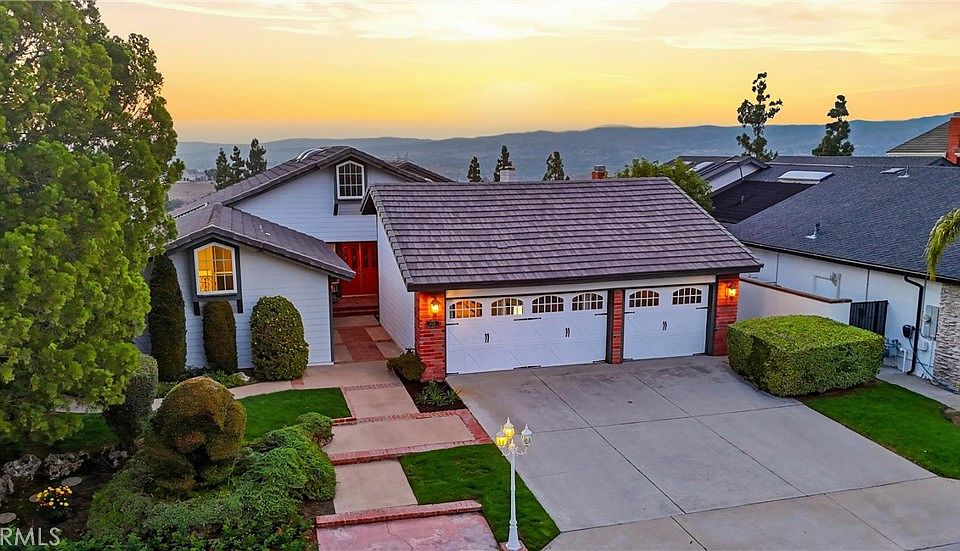 1st image of 858 S Bluebird Cir