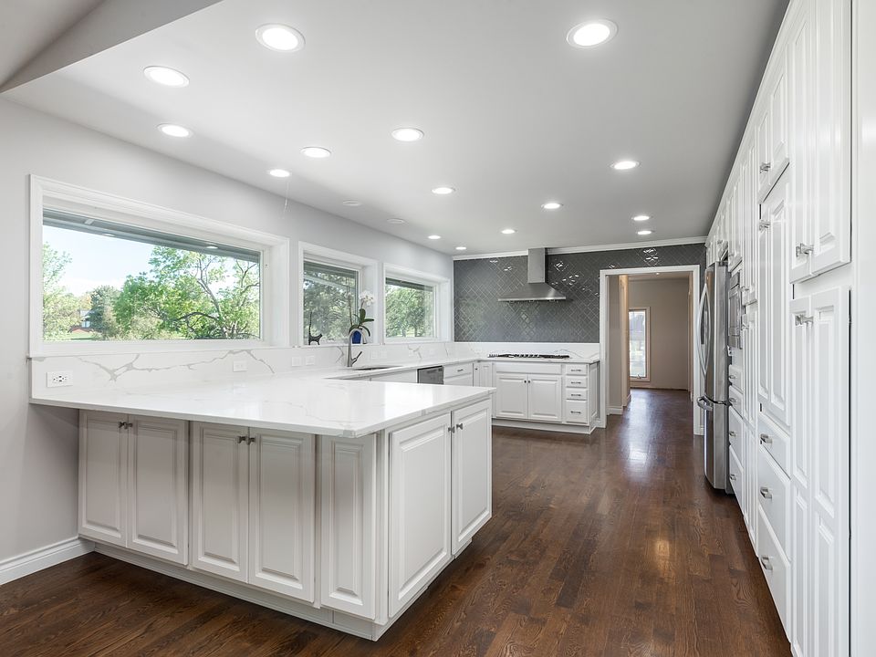 1st image of 3936 S Pinehurst Cir