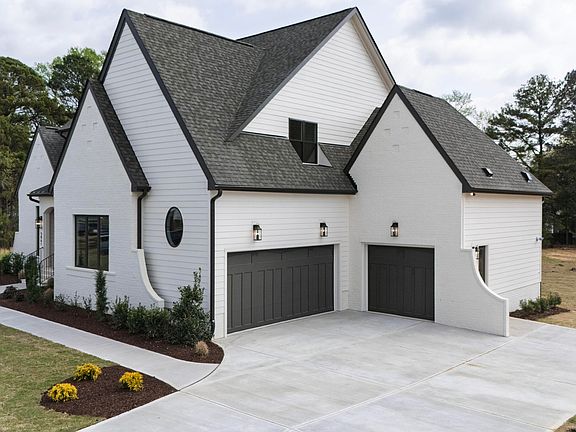 3rd image of 688 Lynch Rd