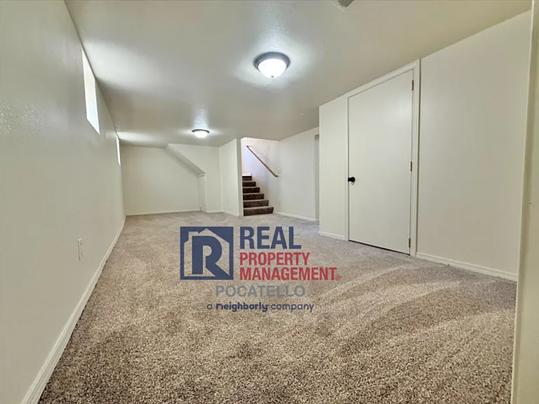 631 N Johnson Ave — Photo 16