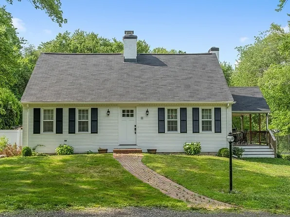 11 Bow St, Plainville, MA 02762