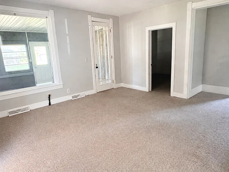 670 N Walnut St — Photo 7