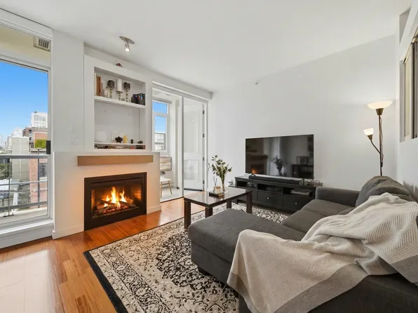 2055 Yukon St #306, Vancouver, BC V5Y 4B7