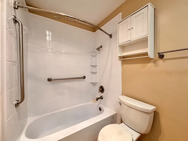 1907 Robinson Ave #106 — Photo 11