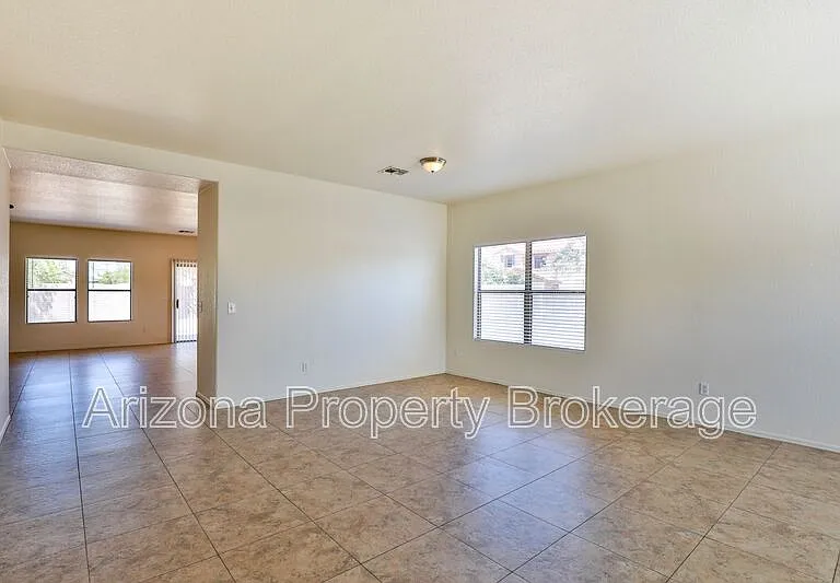 2736 W Mineral Butte Dr — Photo 4